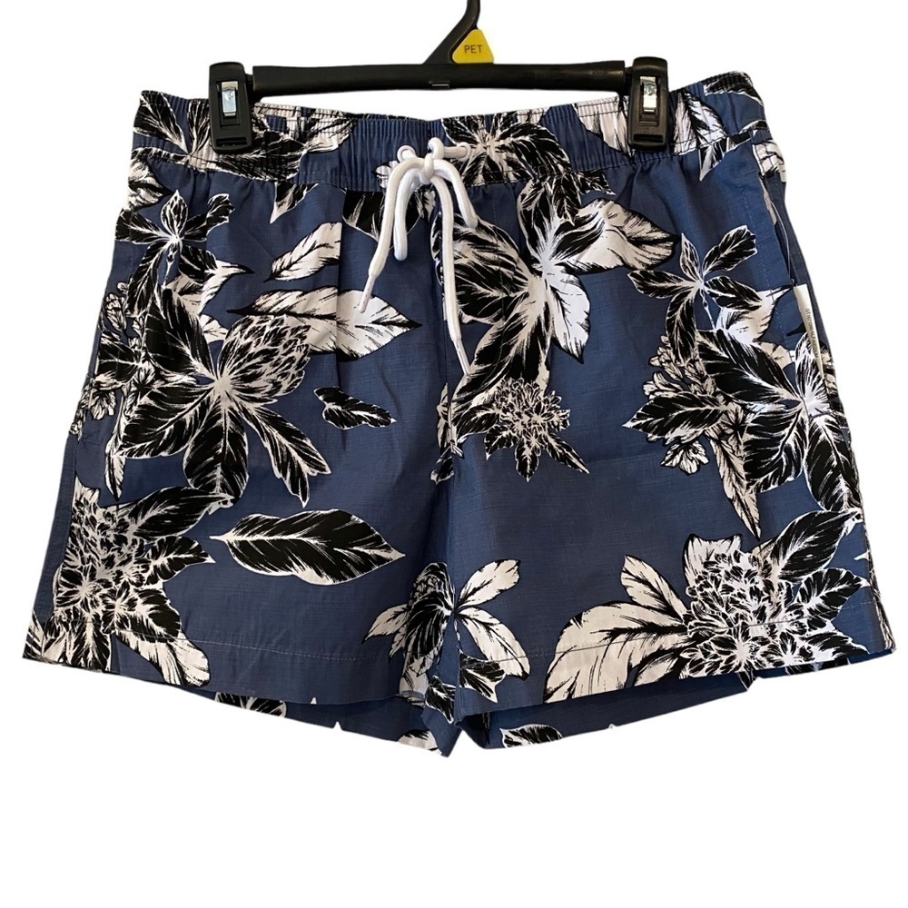 New Men's size Medium Goodthreads classic swim trunks blue navy white hibiscus